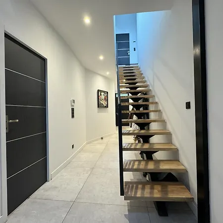 Le Garage Des 24 Heure - 10pers - Circuit Bugatti - Reve Au Mans Holiday home