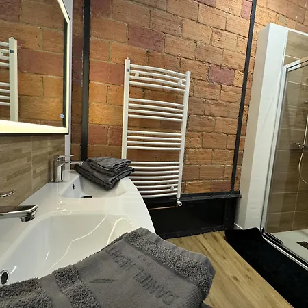Holiday home Le Garage Des 24 Heure - 10pers - Circuit Bugatti - Reve Au Mans