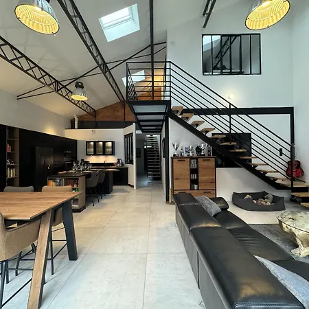 Le Garage Des 24 Heure - 10pers - Circuit Bugatti - Reve Au Mans Holiday home