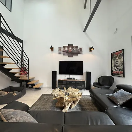 Holiday home Le Garage Des 24 Heure - 10pers - Circuit Bugatti - Reve Au Mans Le Mans